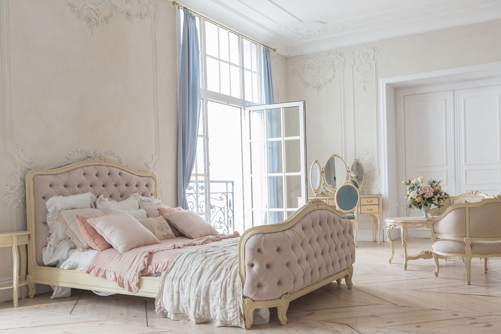 une chambre de style baroque